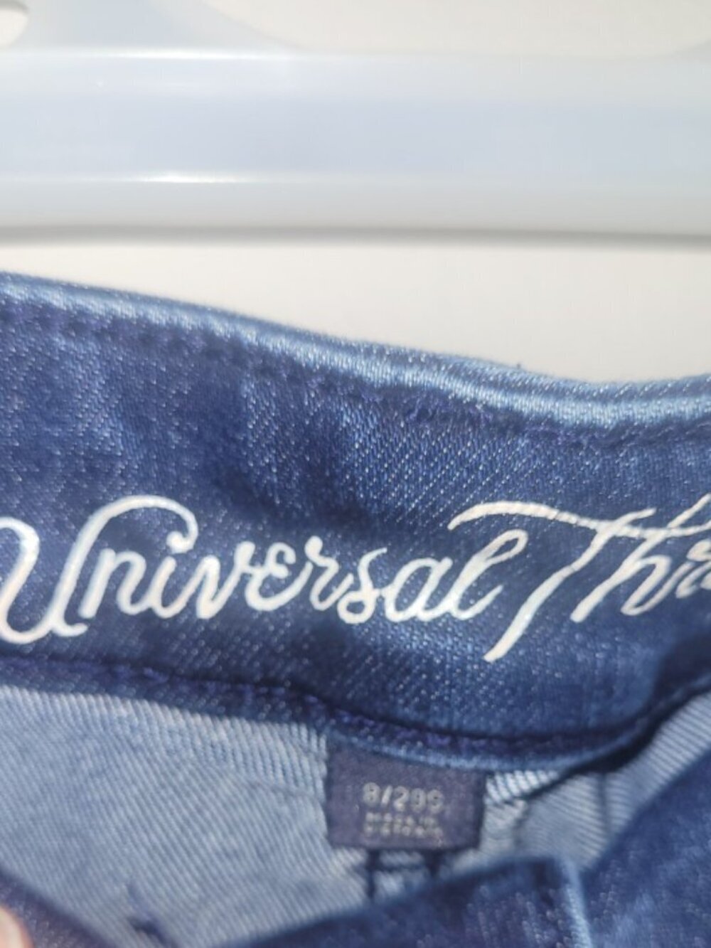Universal Thread Blue Jeans 8/29S - Picture 4 of 5